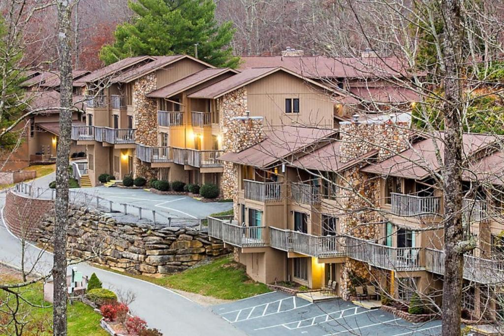 Take in Natures Beauty with lots of resort outdoor activities in 1BD condo, Banner Elk