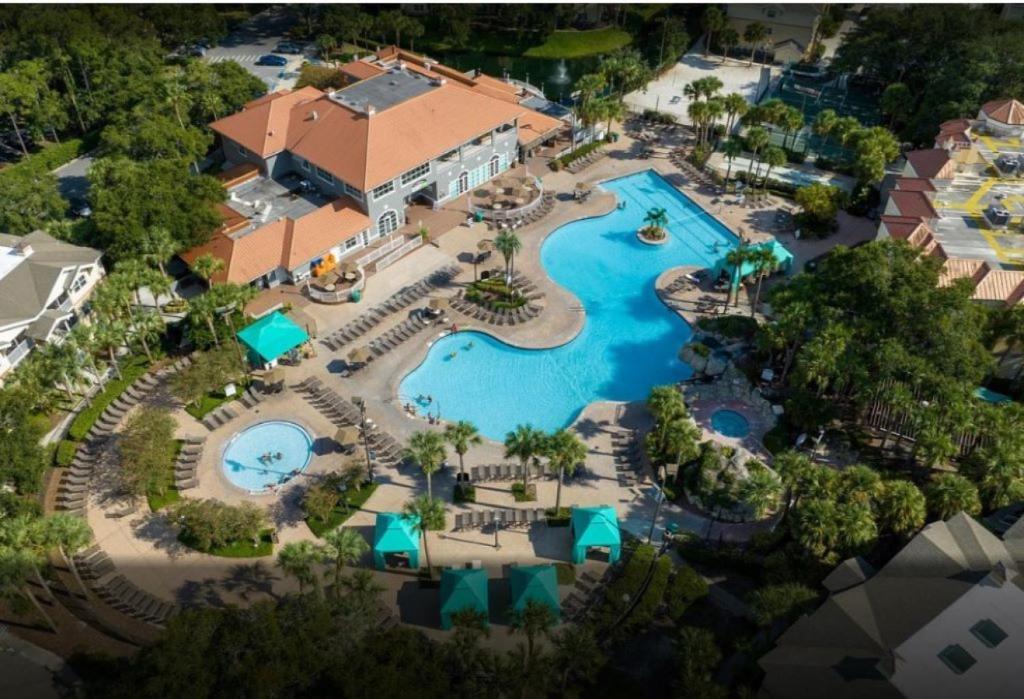 Have fun in this 2BD condo in a resort setting with close access to Orlando parks, Orlando