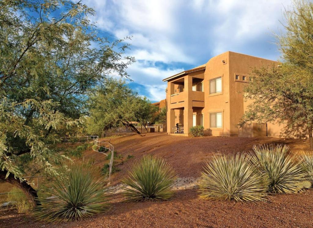 Spend time with Family in 2BD resort condo with resort water playground, Oro Valley