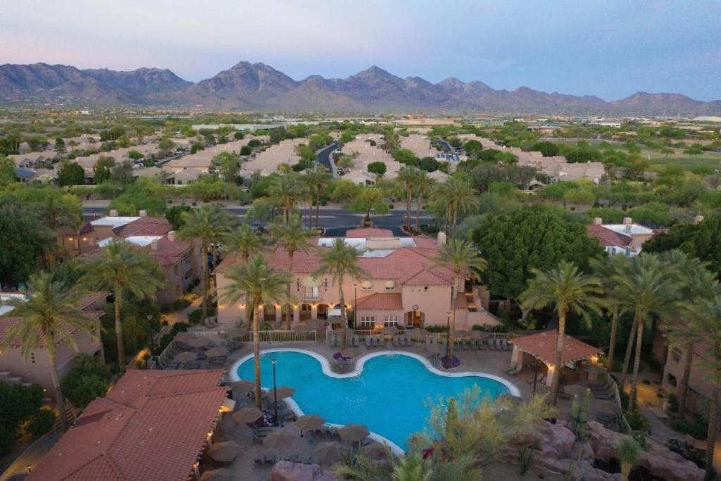 Enjoy two outdoor pools in this resort setting 1BD resort condo, Scottsdale