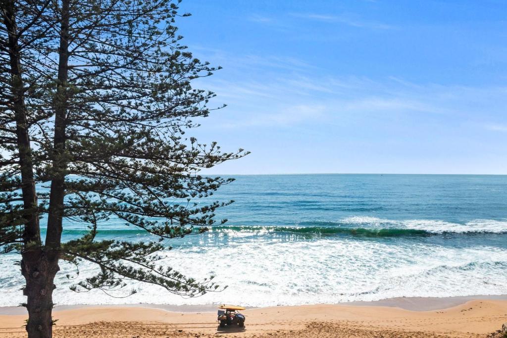 Howth - The Black House by TCC, Newport