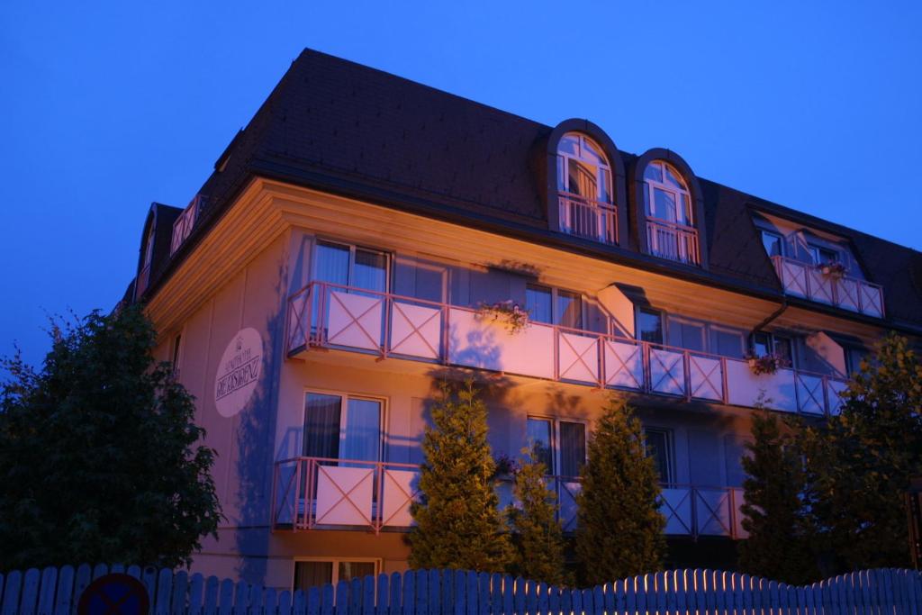 Happy Living Apartments photo