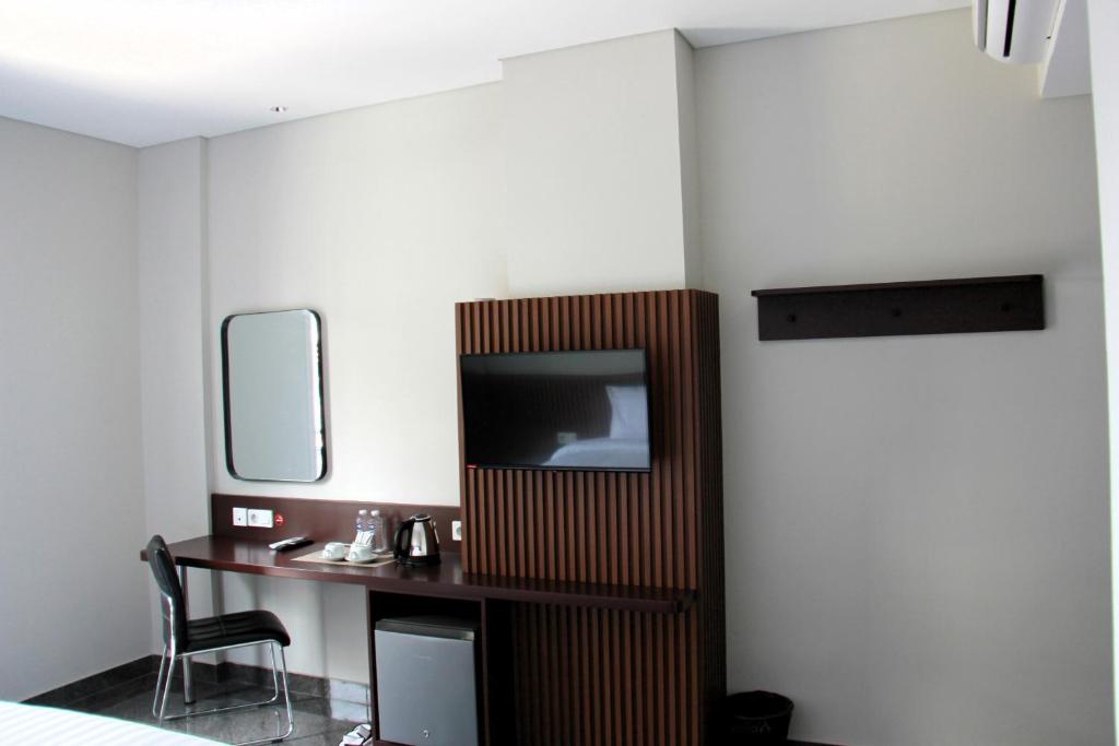 Shared lounge/TV area