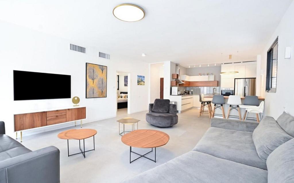 Tranquility 2BR at Trumpeldor by HolyGuest, Tel Aviv