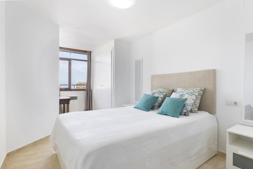 Prime Location Apartment with Seaviews in Torremolinos, Torremolinos