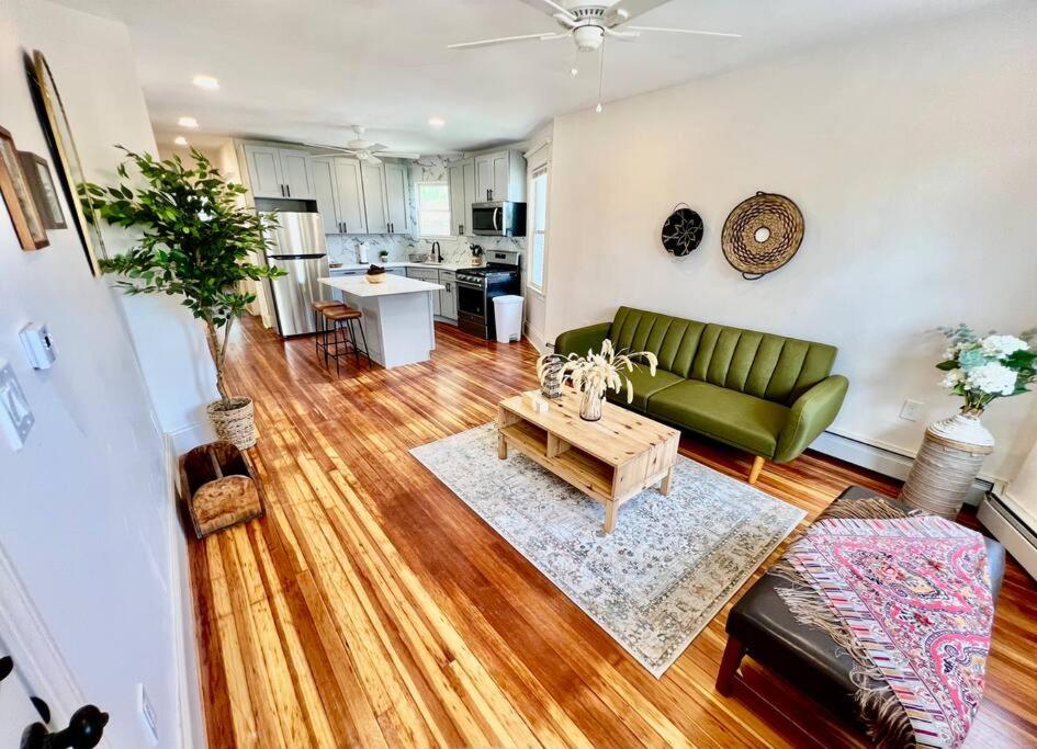 Modern Apartment - 3 Bedrooms, 2 Bathrooms, Port Richmond