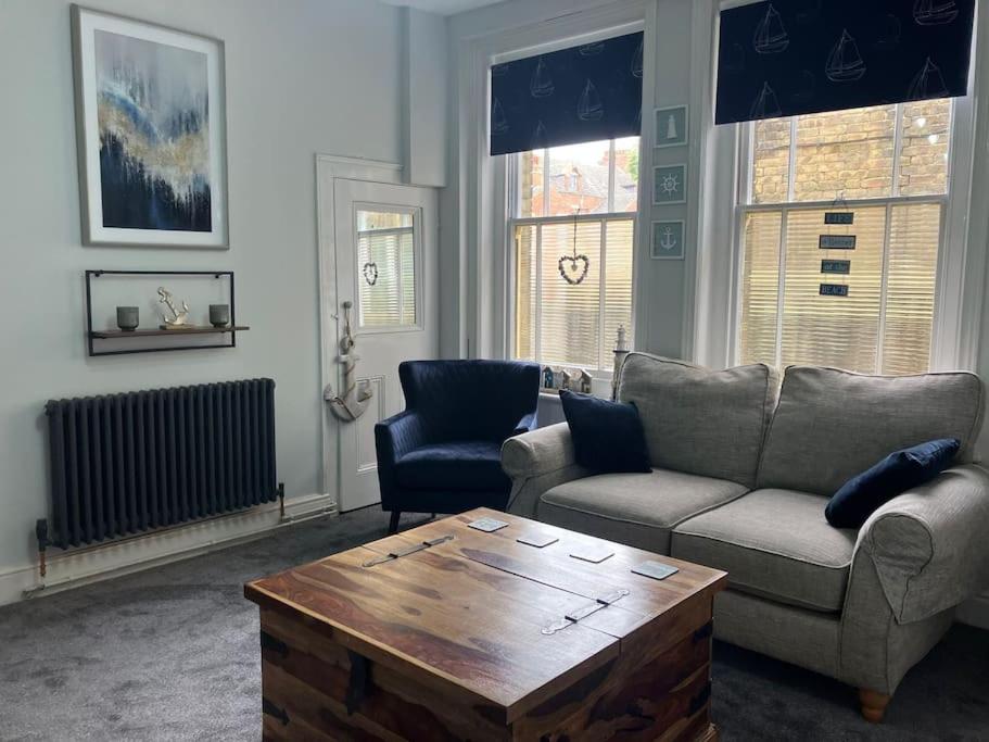 Crown Cove, Pakefield