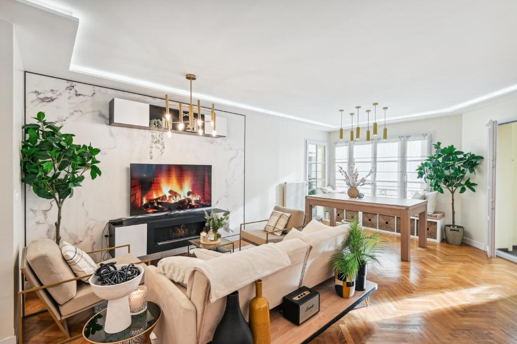 Premium and spacious apart with terrace and parking, Courbevoie