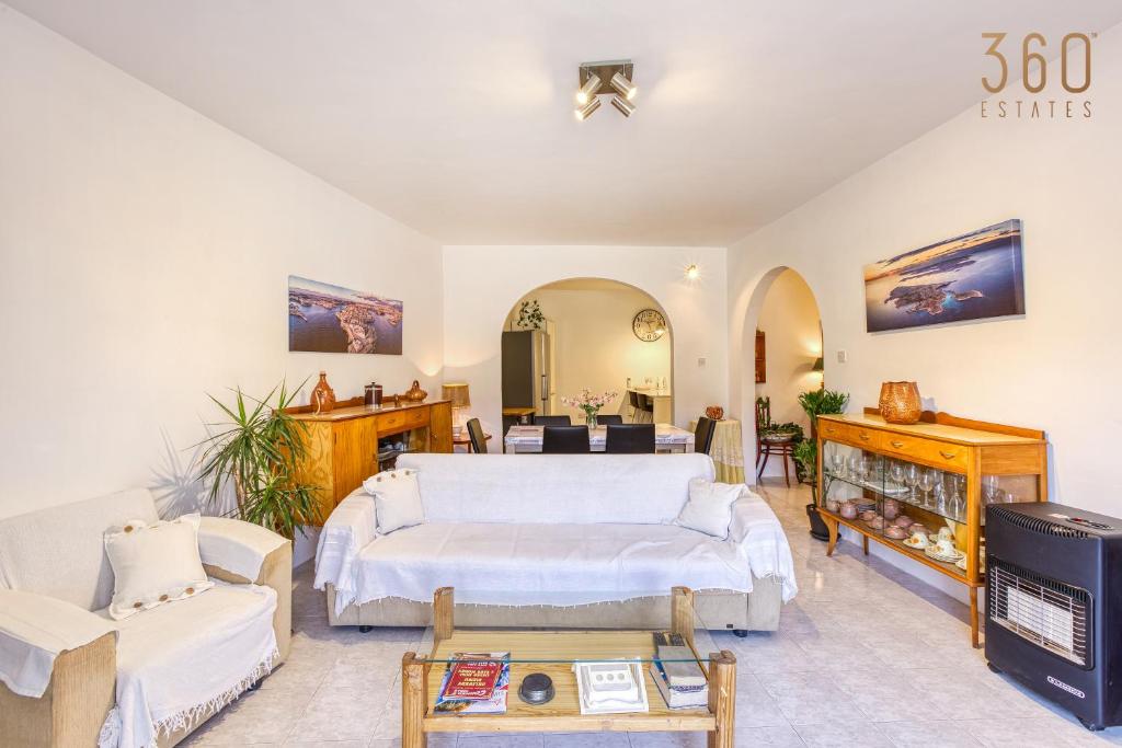 Cosy 1BR Apt with private balcony in St Pauls Bay by 360 Estates, St Paul's Bay