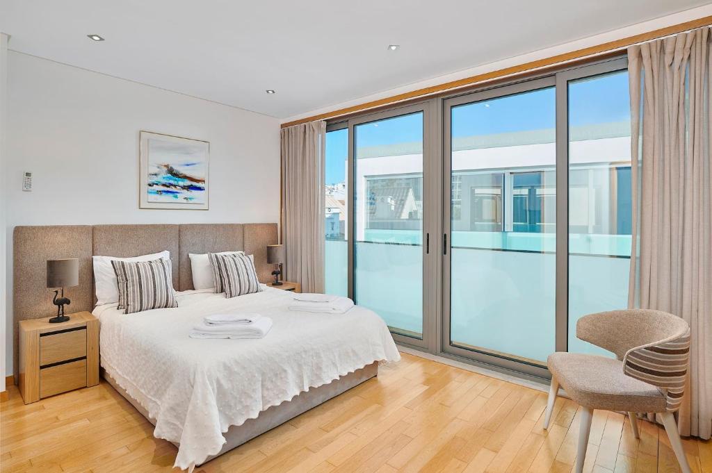 Stylish Townhouse In Tavira Centre Shared Pool 전경