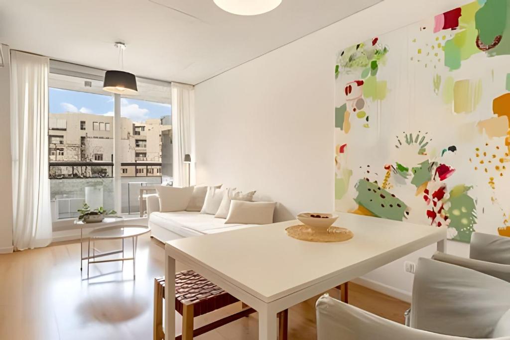 Cozy Apartment w/ Pool, Gym,24h Security & Parking - 3