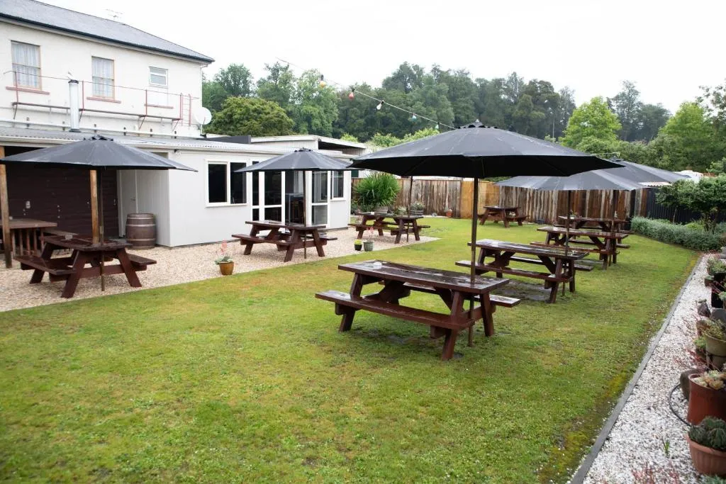 The Wakefield Bar and Restaurant Ltd，位于Wakefield的酒店
