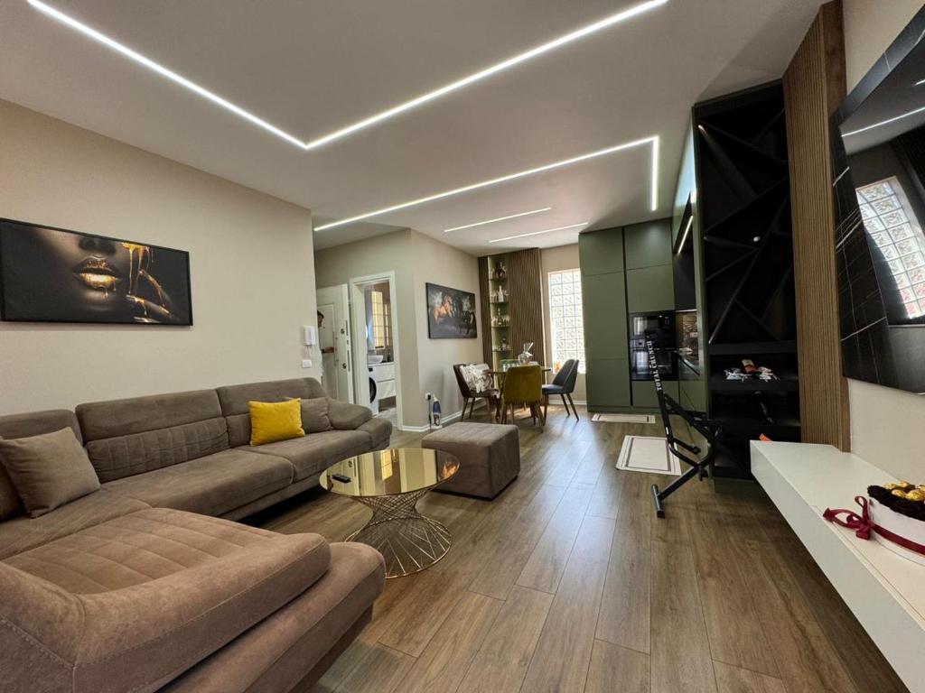 Ins Apartment, Korçë