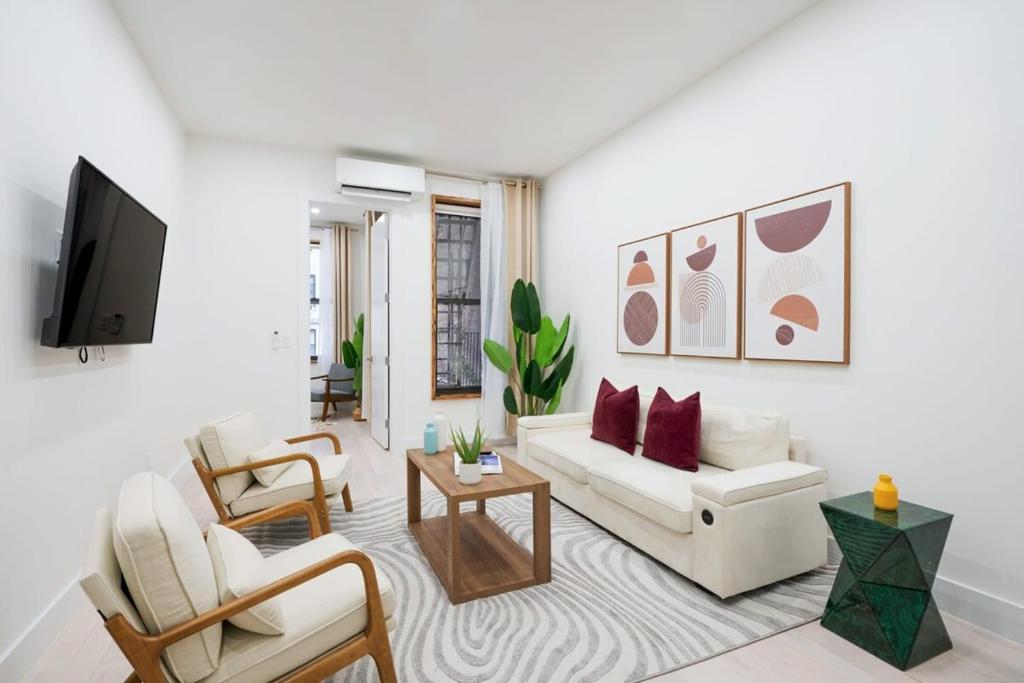 317-1D New 2BR Duplex WD Private Backyard, New York