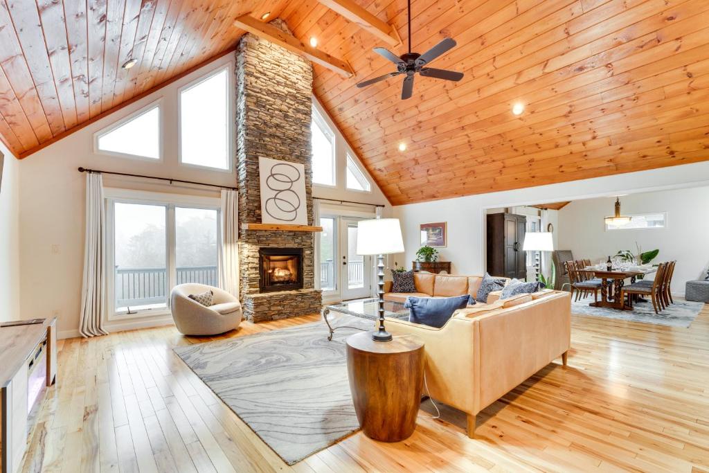 Nebo Home with Hot Tub Wheelchair Accessible, Nebo