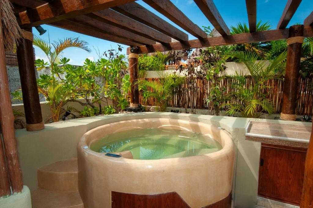Maya Villa Condo Hotel and Beachclub - 3