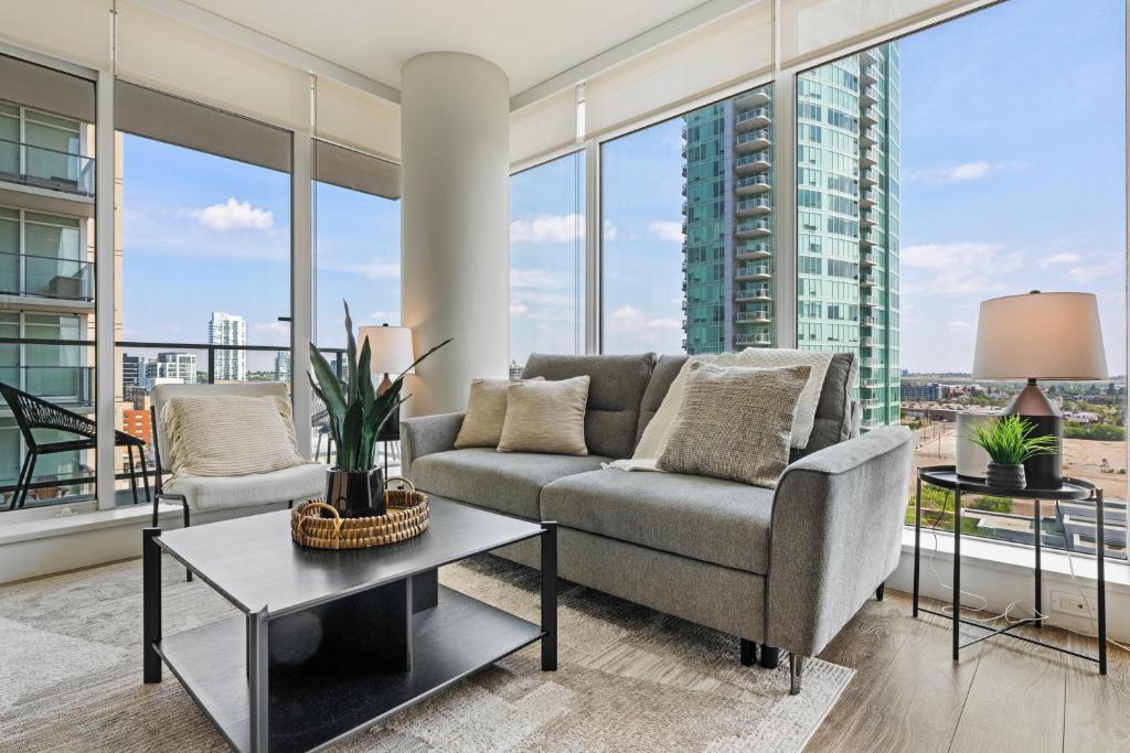 Modern Suite Calgary Downtown 5 min walk Stampede, Calgary