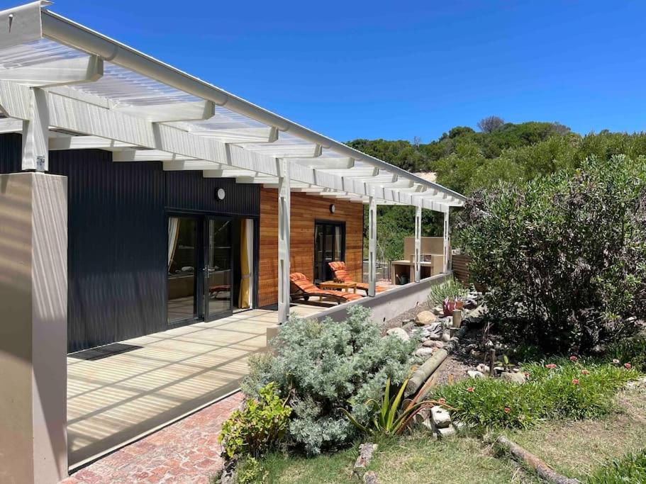 Serene, stylish beach home, Wilderness