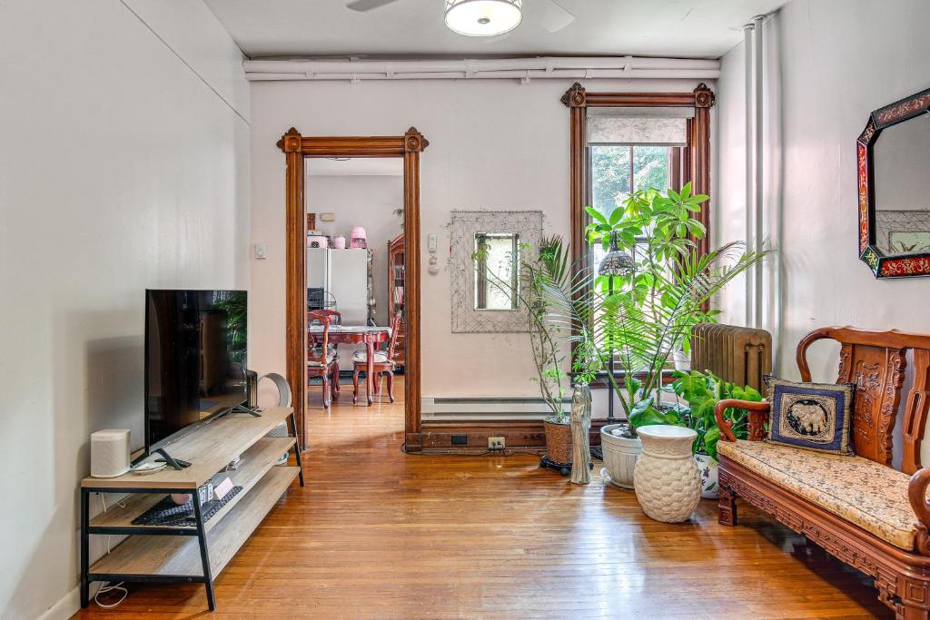 Pet-Friendly Allentown Apt Near Hamilton District!, Allentown