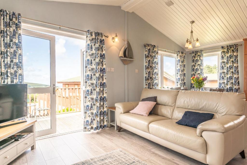55 Meadow View Lodge - 3 Bed-Sleeps 6-TJS55MV, Woolacombe