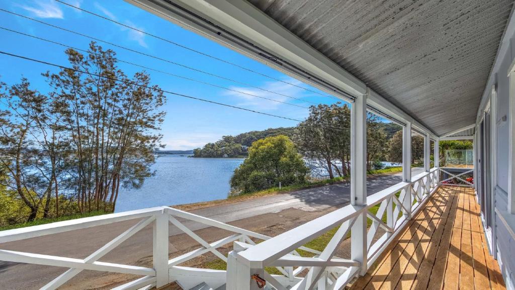 'Yaringaa' by HolidayCo, Hardys Bay