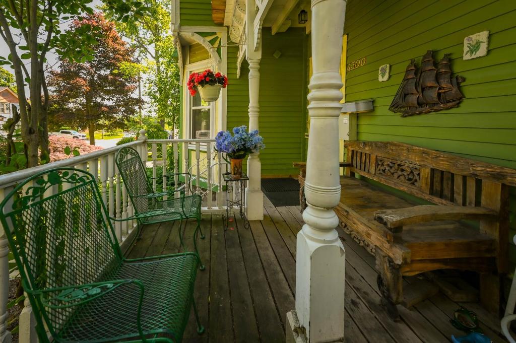 Garden, Niagara Inn Bed and Breakfast in Niagara Falls (ON)