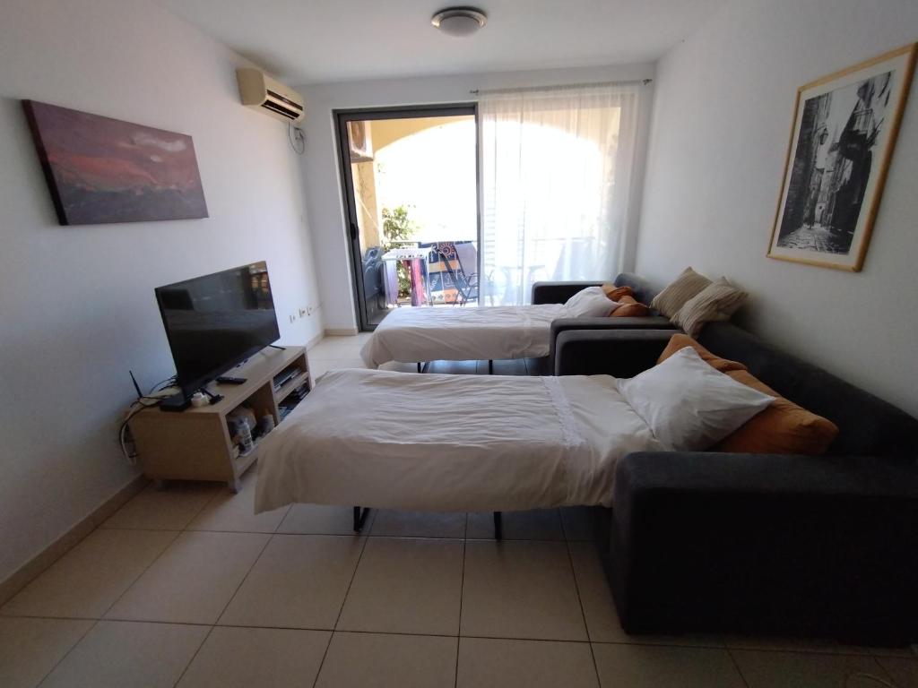 Becici Sunset Apartment - 4