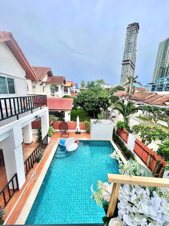 h1中天海滩 风月步行街 市中心 BBQ 酒吧街 大泳池独栋别墅5卧5卫芭提雅海天中天泳池别墅, Jomtien pláž