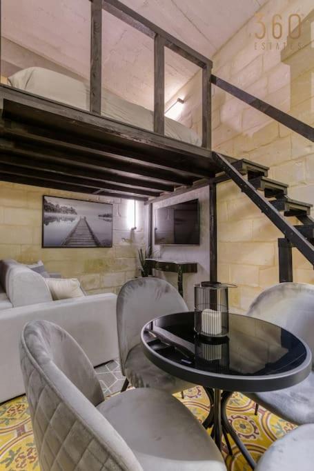 Modern & Stylish studio in charming town of Bormla by 360 Estates, Cospicua