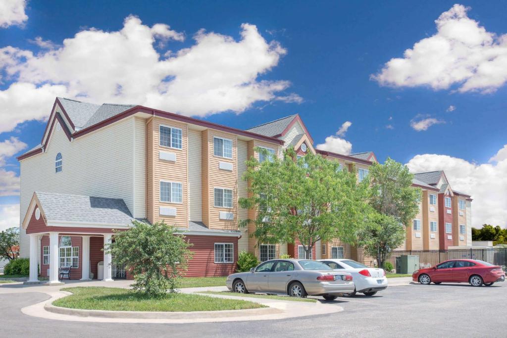 Days Inn & Suites by Wyndham Hutchinson, Hutchinson