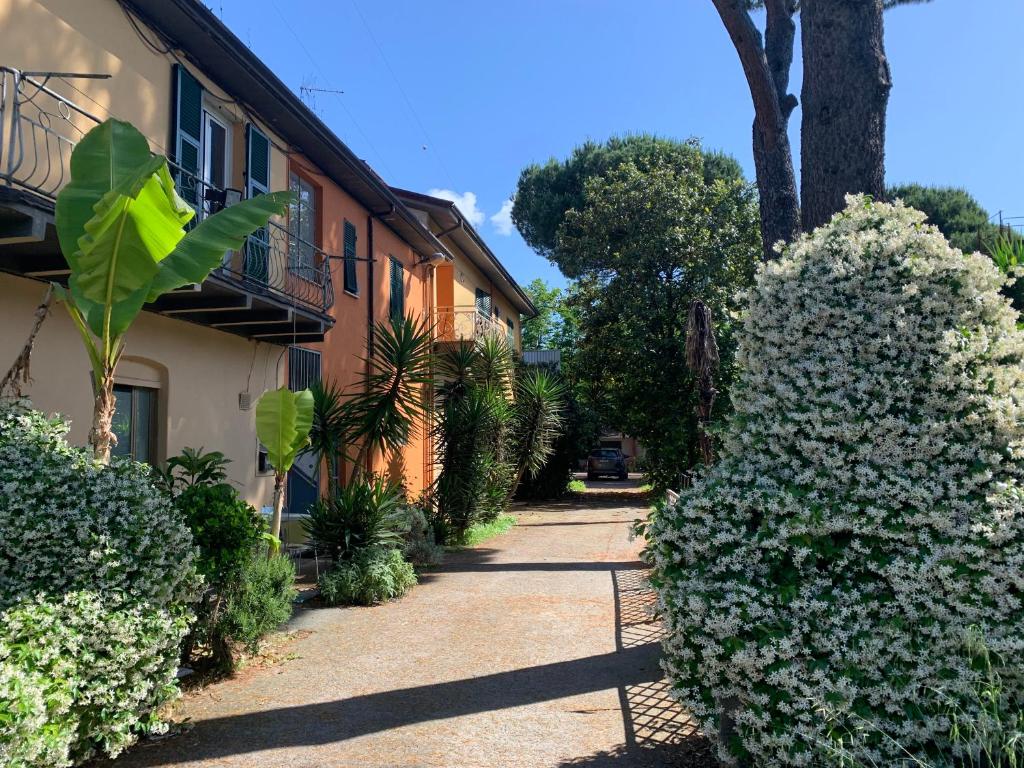 Vara Self Check in Private Parking, Ceparana