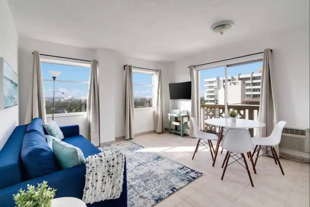 1104- 1BR & 1BA with Spectacular City & Ocean Views, Miami Beach