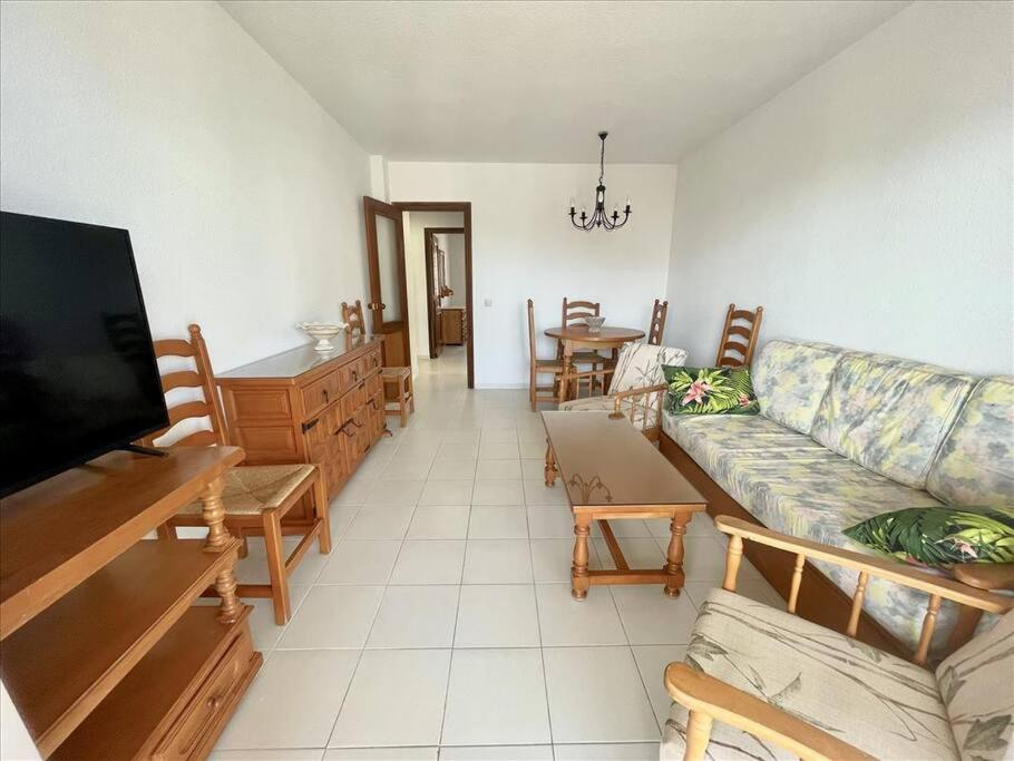 apartamento amplio con 2 dormitorios y vistas al mar - 2