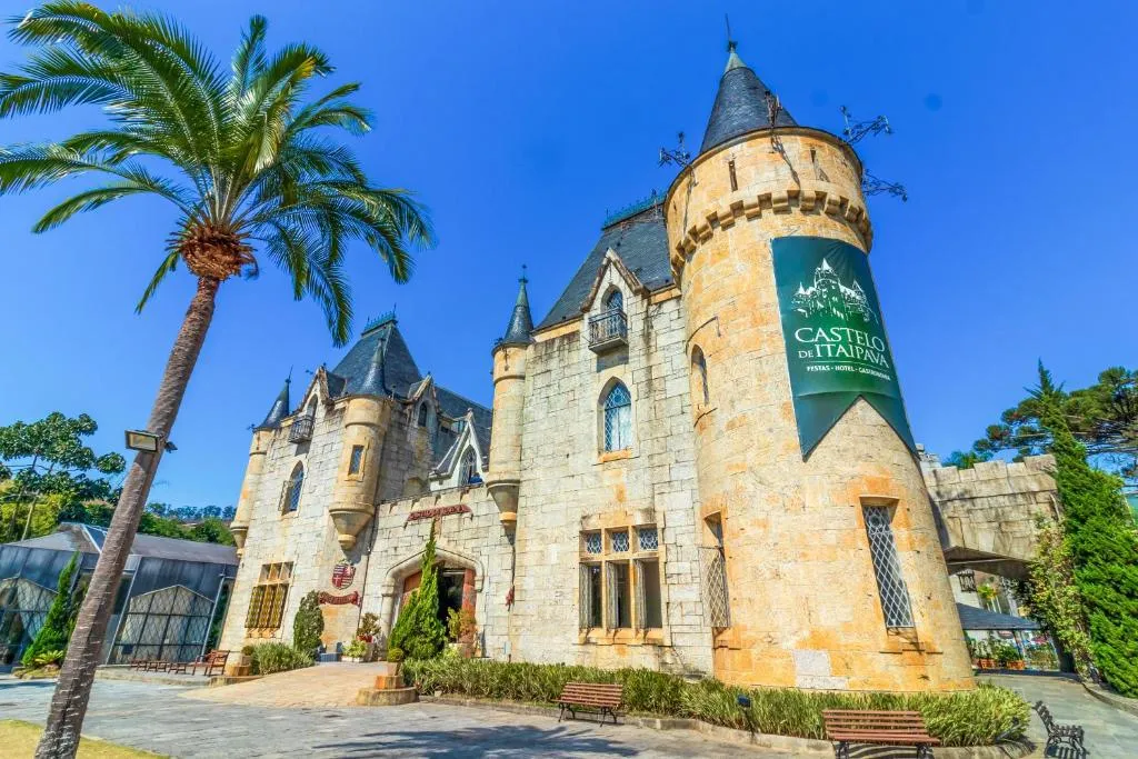 Castelo de Itaipava - Hotel, Eventos e Gastronomia，位于伊泰帕瓦的酒店