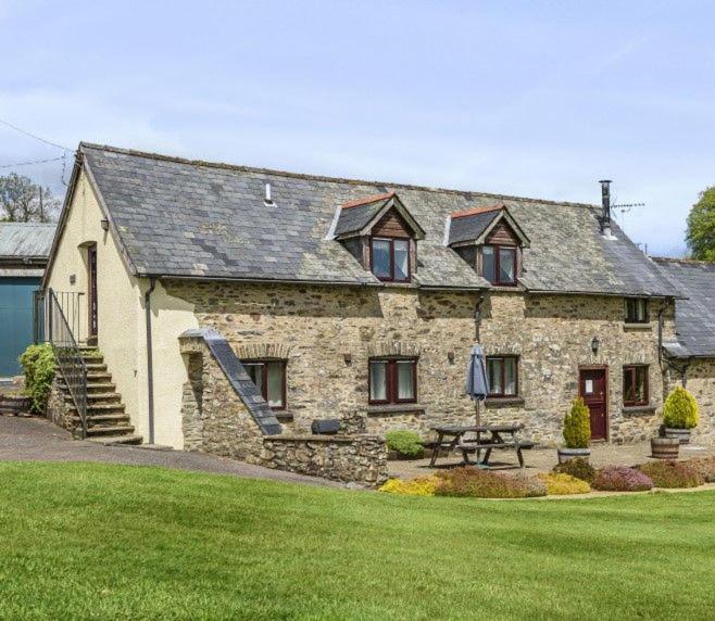 Jasper, Unique Upside-Down Retreat with Stunning Rural Views, Dulverton