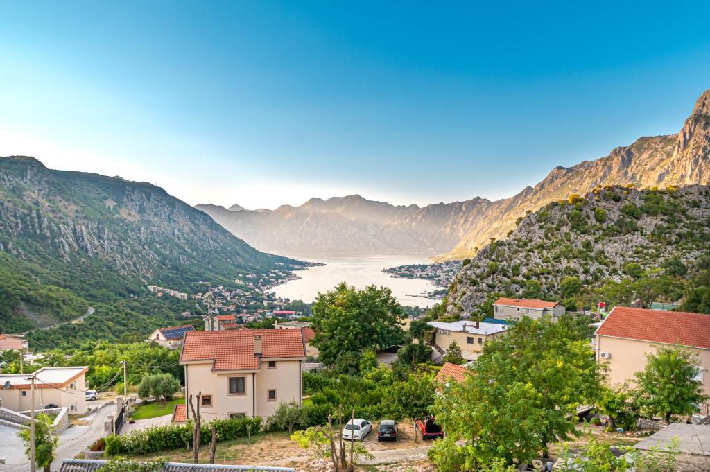 Red Hill, Kotor