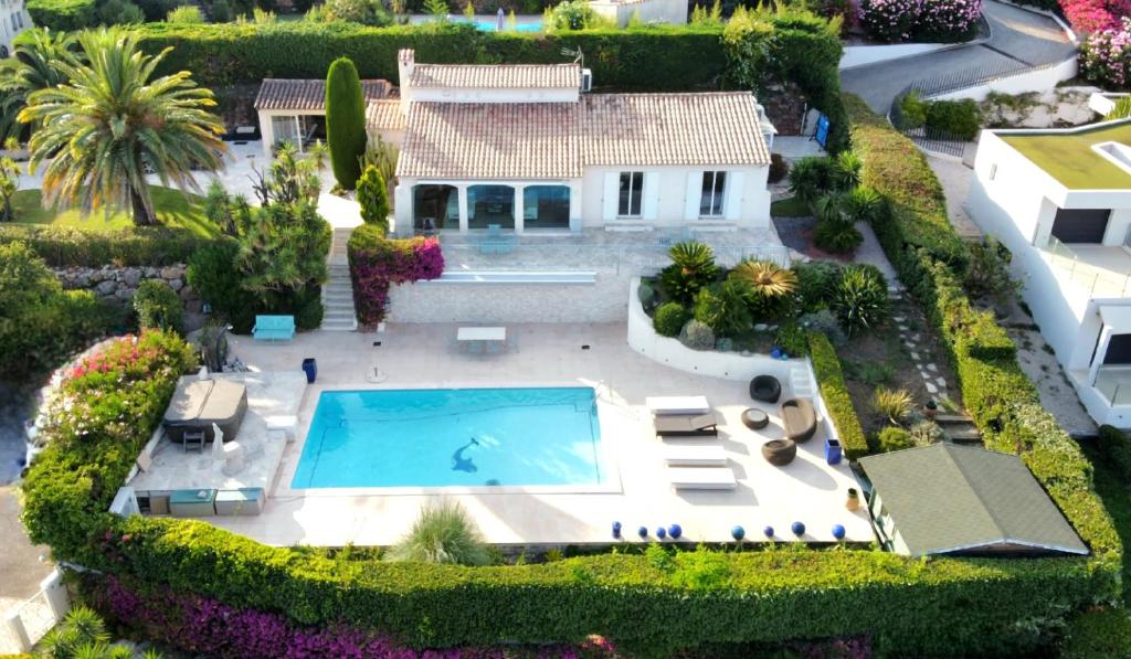 Luxe et calme avec vue mer panoramique à Antibes - 2