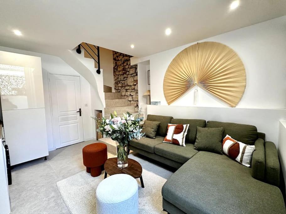 Lovely 3BR 3BA 3WC with Terrace, Cannes