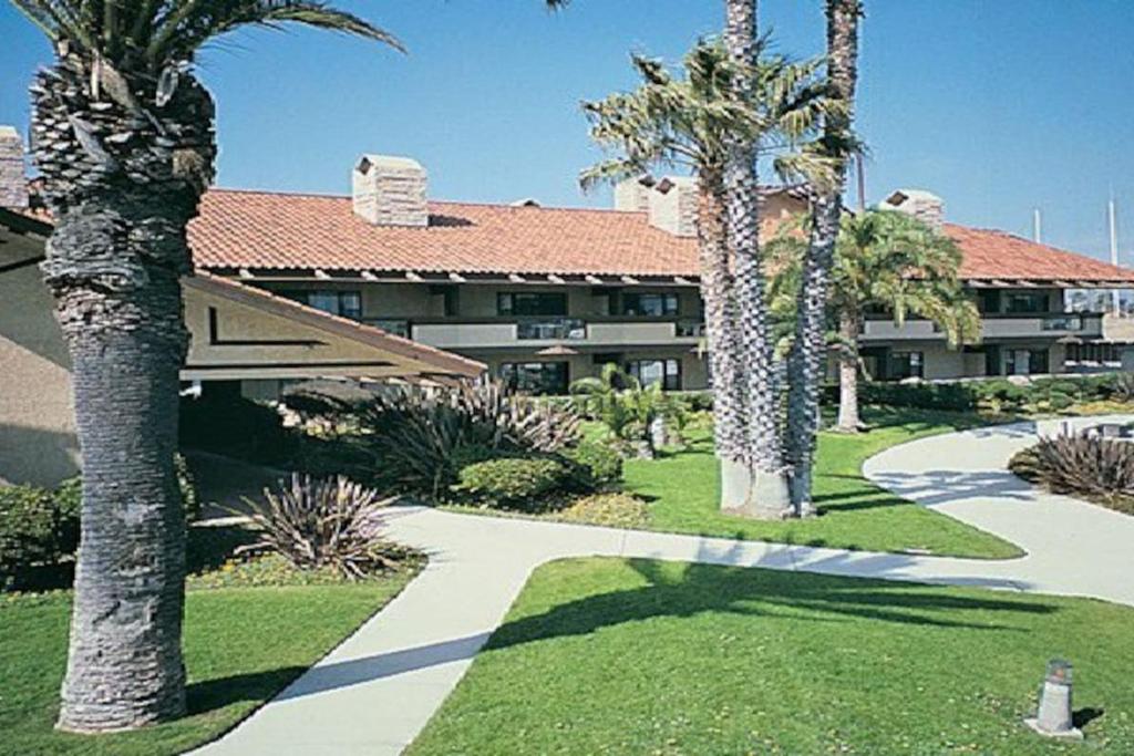 Beautiful Resort in Harbortown Point 1BD near Marina Park, Ventura