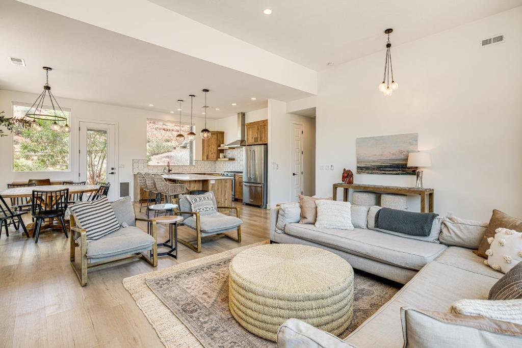 Gorgeous Kanab Home Canyon Views and Pool Access!, Kanab