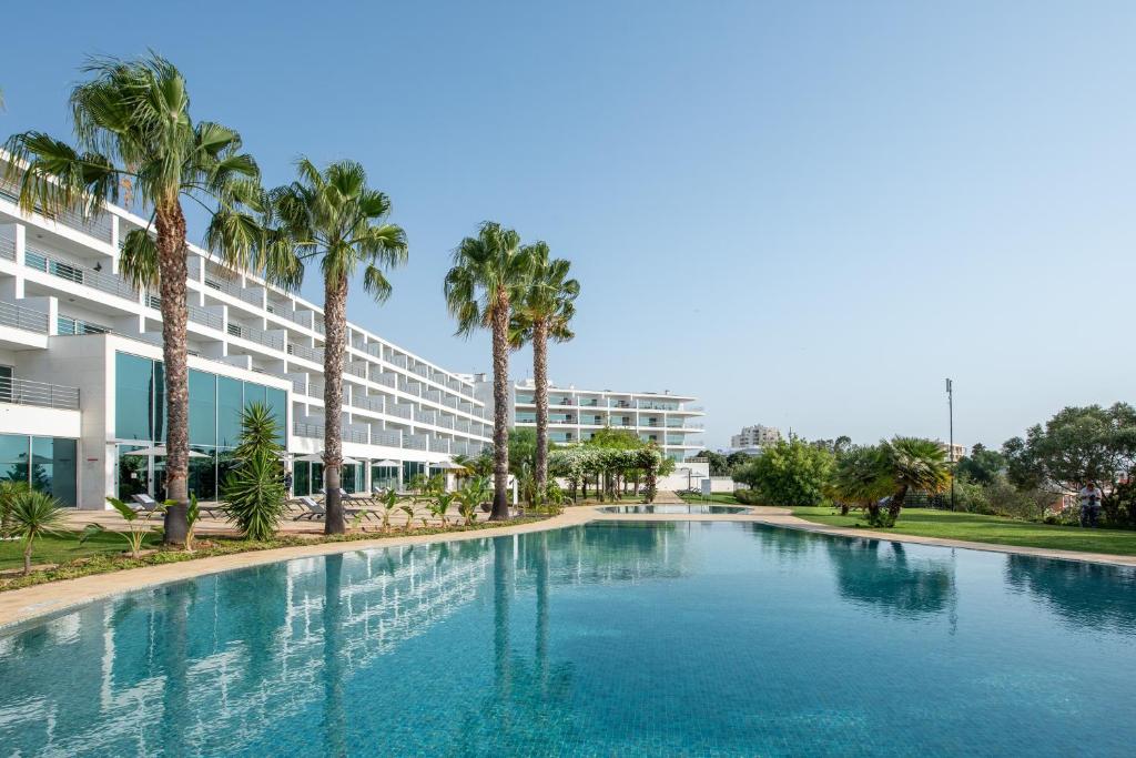 Vista Marina Apartamentos Turisticos — Swimming pool in Portimão, Faro