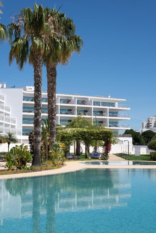 Vista Marina Apartamentos Turisticos — Swimming pool in Portimão, Faro