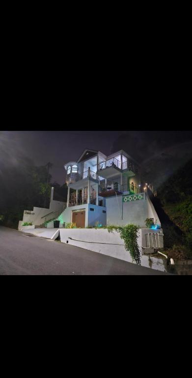 La Bwizan Apt #3, Laborie