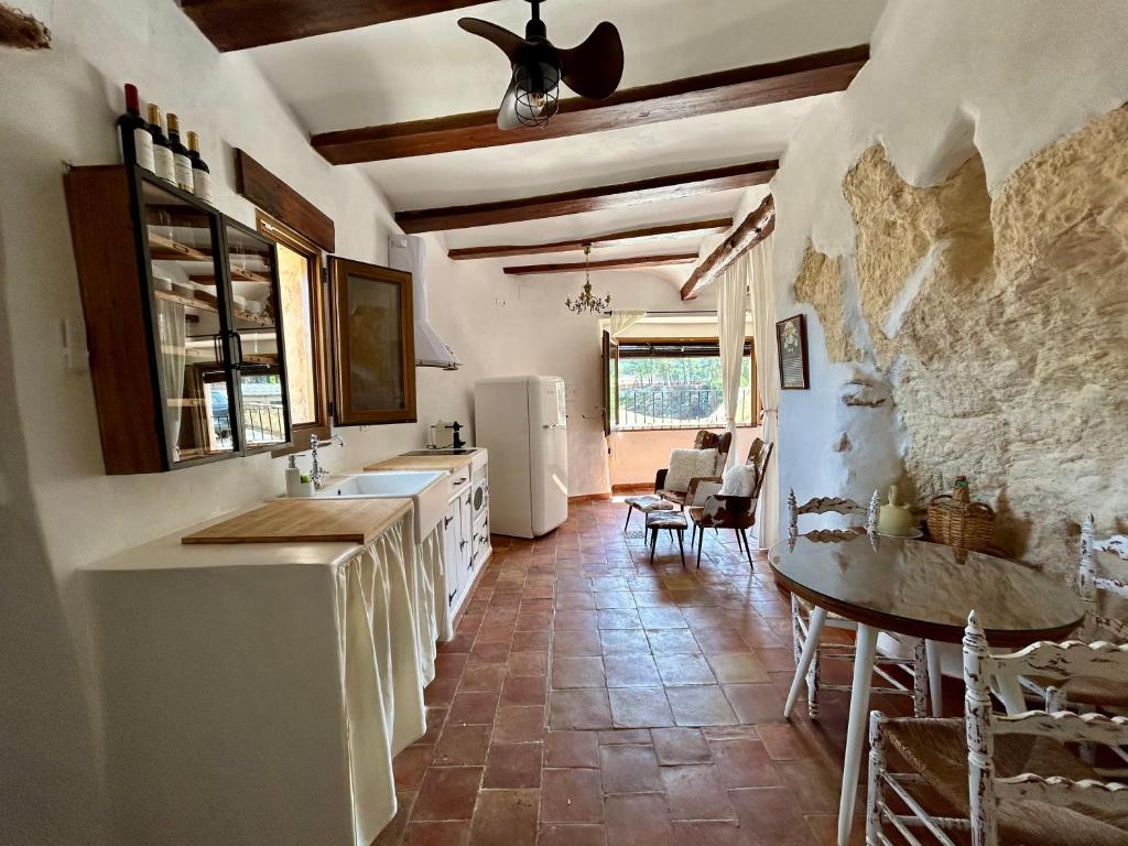 Authentic Cave House with Views - Cova L'Aljub, Bocairent