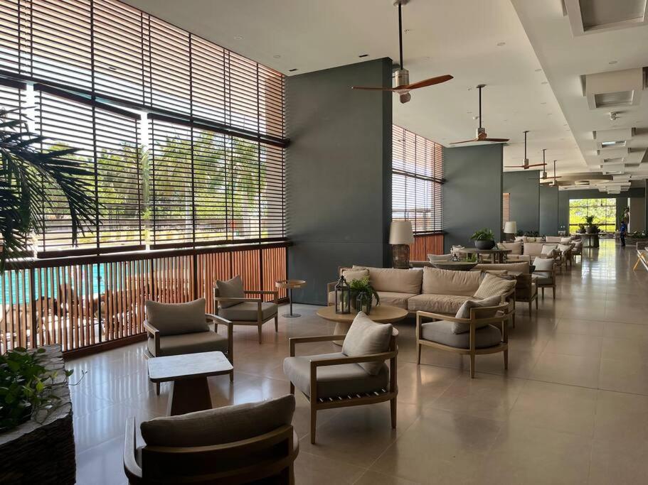 Spectacular beachfront apt luxury amenities - 5