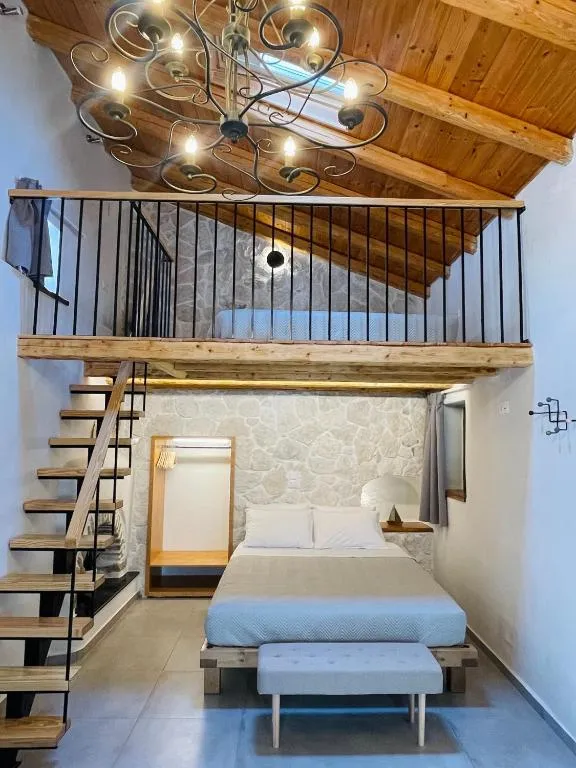 Serenity Luxury Apartment, hotel en Symi
