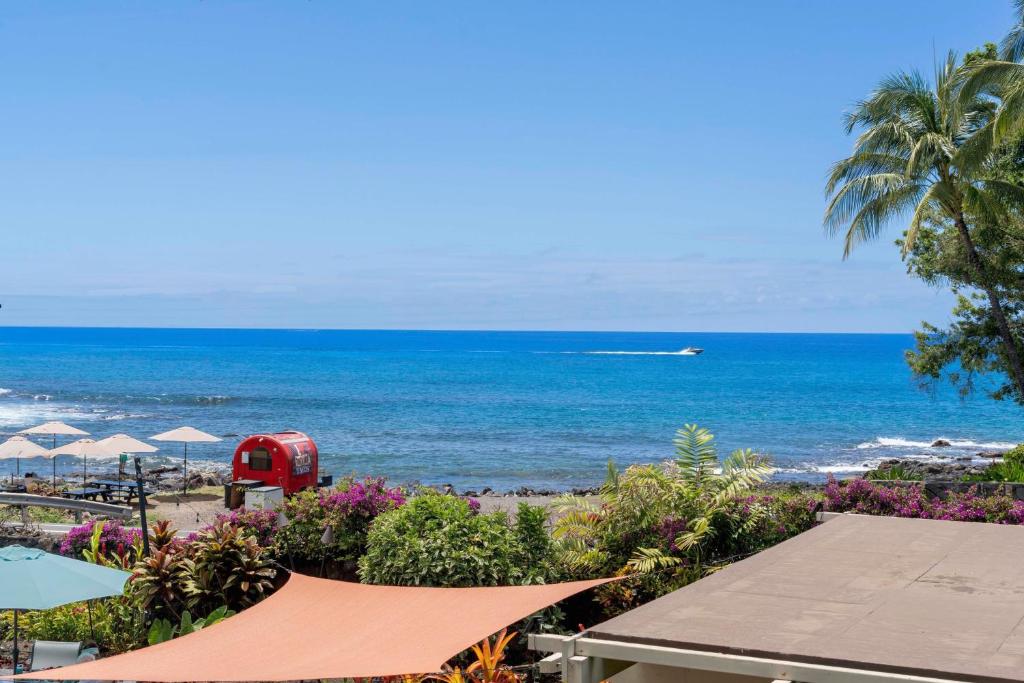 Direct Oceanview Paradise in a luxury condo 2B2B,AC, Kailua-Kona