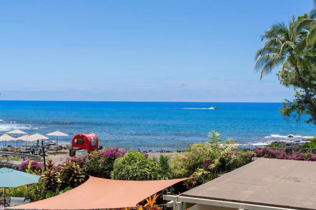 Direct Oceanview Paradise in a luxury condo 2B2B,AC，位于科纳的酒店