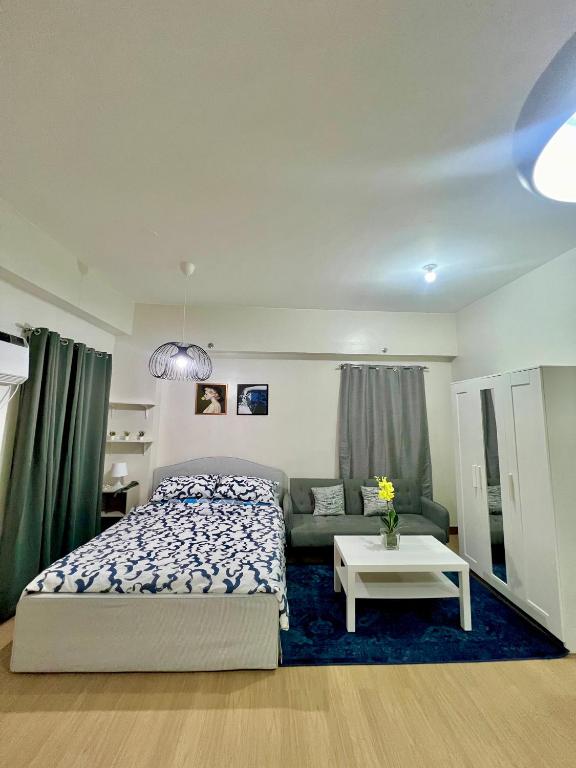 Glade Suite, Trece Martires