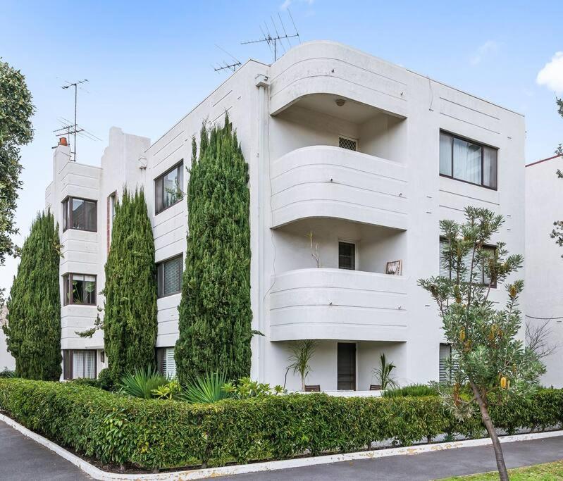 Big A1 Art Deco Apt with stunning city & beach views, Melbourne